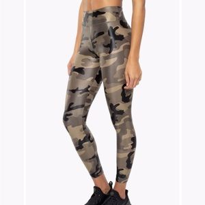 NWOT Koral Lustrous Leggings in Camo Size Small